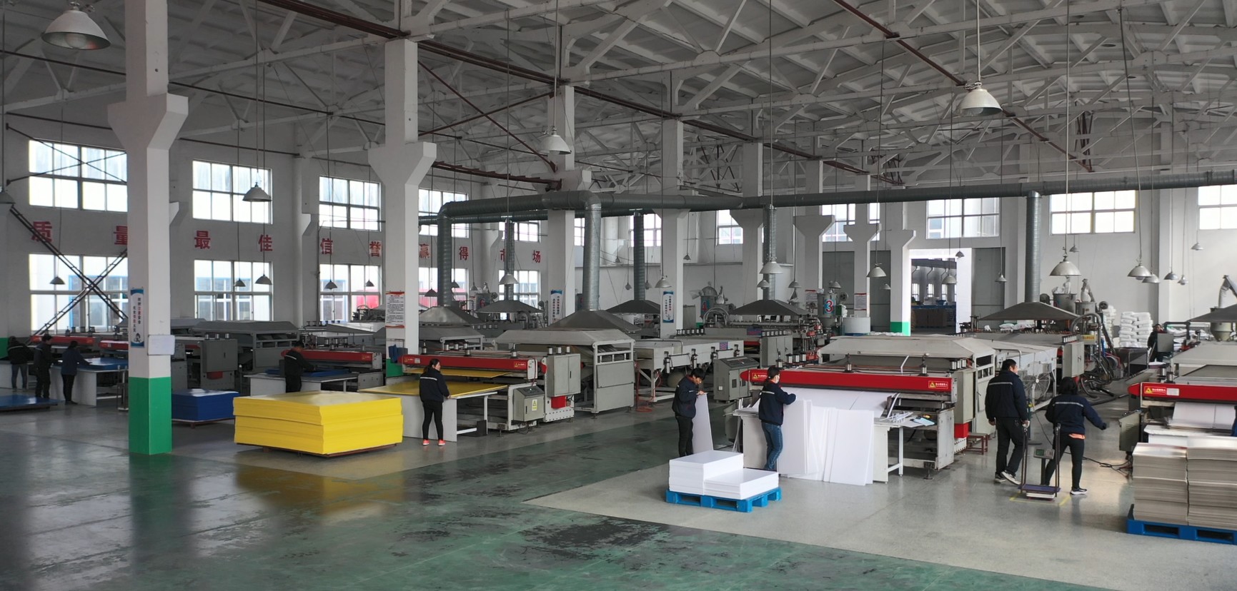 Advanced plastic hollow board production line